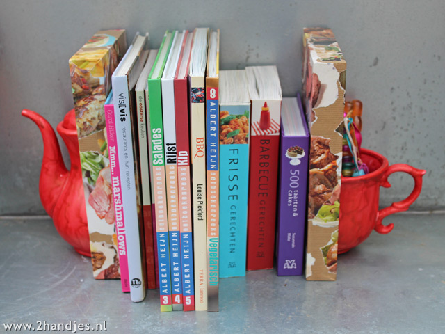 creatieve boekensteunen in de buitenkeuken van 2handjes