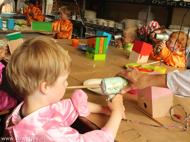 werken in het atelier bij 2kinderhandjes