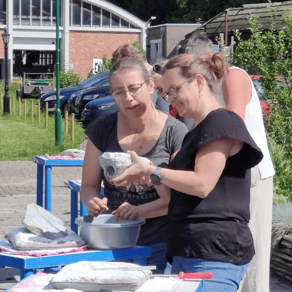 creatieve workshop speksteen bewerken uitje met vriendinnen creatieve workshop speksteen bewerken uitje met vriendinnen